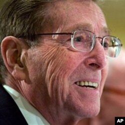 Former New Mexico Sen. Pete Domenici makes a statement during the Blue Ribbon Commission on America's Nuclear Future meeting on radioactive waste storage, in Washington (File Photo)
