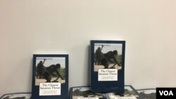 易思安新书《中国的侵略威胁》（美国之音钟辰芳拍摄）