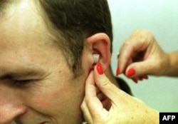 Quloqqa taqadigan moslamalarning turi ko'p