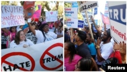 Opposing groups of protesters gather during demonstrations on the campus of University of Nevada-Las Vegas before the last 2016 U.S. presidential debate in Las Vegas, Oct. 19, 2016.