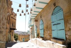Sebuah jalan di kota Salt, Yordania saat UNESCO memasukkannya sebagai Situs Warisan Dunia, 28 Juli 2021. (Foto: REUTERS/Alaa Al Sukhni)