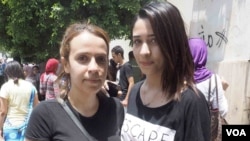 “Sometimes, the even ten minutes before the exam, the test is compromised,” says Mariam (L), with her friend, Manar (R). June 27, 2016. (H. Elrasam/VOA)