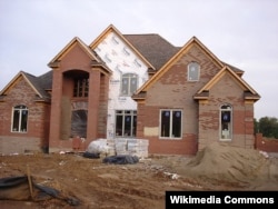 A house being built in Kentucky in the early 2000s.