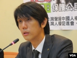 台湾声援中国人权律师网络副召集人王龙宽律师 （美国之音张永泰拍摄）