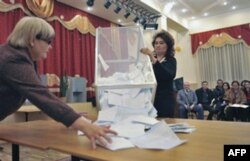 Qirg'izistonda fuqaro va nomzodlar prezident saylovlarida qonunbuzarliklardan shikoyat qilmoqda