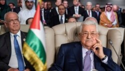 Foto: ARHIVA Palestinski predsednik Mahmud Abas i generalni sekretar PLO Saeb Erekat na Tridesetom arapskom samitu u Tunisu, 31. marta 2019.