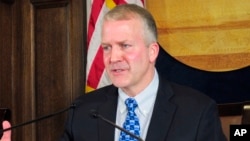 댄 설리반 공화당 상원의원.