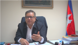 លោក ឡុង ប៉ុណ្ណាស៊ីរីវត្ថ រដ្ឋលេខាធិការ ក្រសួងវប្បធម៌ និងវិចិត្រសិល្បៈ ភ្នំពេញ កាលពីថ្ងៃទី១២ ខែមិថុនា ឆ្នាំ២០២០។ (ខាន់ សុគុំមនោ/វីអូអេ)