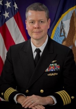 “仁慈号”医疗指挥官约翰·罗特拉克上校 （美国海军资料照）