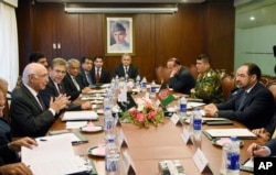 Pakistan's National Security Advisor Sartaj Aziz, far left, holds talks with Afghan Foreign Minister Salahuddin Rabbani, far right, at the Foreign Ministry in Islamabad, Pakistan, Aug. 13, 2015.