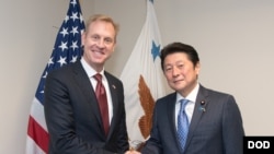 美国副防长沙纳汉2018年1月会见到访的日本主管太空事物的官员（美国国防部照片）