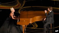 بردلي کوپر او لیډي گاگا