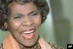 지난 1982년 1월 뉴욕 카네기홀에서 노래하고 있는 메리언 앤더슨.