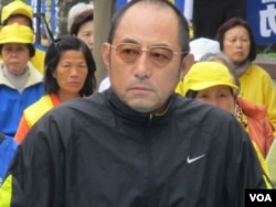 中国流亡作家 袁红冰 （美国之音张永泰拍摄）