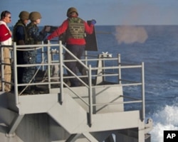 卡尔.文森号上官兵实弹演练