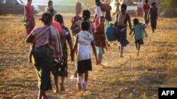 ရခိုင်စစ်ဘေးရှောင် ဒုက္ခသည်များရဲ့ ယခင်မှတ်တမ်းဓာတ်ပုံ။