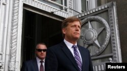 FILE - U.S. Ambassador Michael McFaul walks outside as he leaves the Russian Foreign Ministry headquarters in Moscow, May 15, 2013.