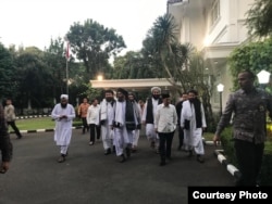 Delegasi Taliban dari Kantor Politik Taliban di Ibu Kota Doha, Qatar, berkunjung ke Jakarta. Mereka bertemu Wakil Presiden Muhammad Jusuf Kalla di rumah dinasnya di kawasan Menteng, Jakarta, Sabtu malam pekan lalu. (Foto courtesy).