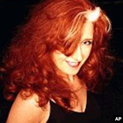 才华横溢的蓝调摇滚女吉它手、词曲作家兼歌手Bonnie Raitt
