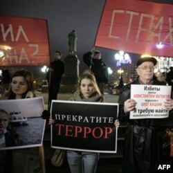 Pushkin maydonida namoyish... Faollar matbuot va so'z erkinligi talab qilmoqda.