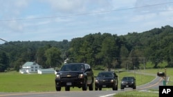 کاروان وسایط مقام‌ها در نزدیکی کمپ دیود