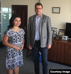 Ambassador Eduards Stiprais with Navbahor Imamova, VOA, Tashkent, September 14, 2018