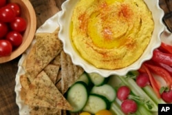 Hummus wortel panggang, sayuran mentah dan kripik pita di Institute of Culinary Education di New York.(Foto:Dok)