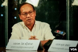 រូបឯកសារ៖ លោក​ ផៃ ស៊ីផាន​ អ្នកនាំពាក្យ​ទីស្តី​ការ​គណរដ្ឋមន្ត្រី​ផ្តល់​បទសម្ភាស​ដល់​សំឡេង​សហរដ្ឋ​អាមេរិក VOA នៅ​រាជធានី​ភ្នំពេញ នៅ​ថ្ងៃទី ២៦ ខែកក្កដា ឆ្នាំ​២០១៨។ (ខាន់ សុគុំមនោ/VOA)