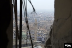 Islamic State militants are retreating into the Old City, a densely-populated neighborhood expected to be the final fighting ground in Mosul in coming weeks, from Mosul, Iraq, March 29, 2017. (H. Murdock/VOA)