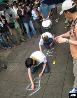 他们写上自治二字