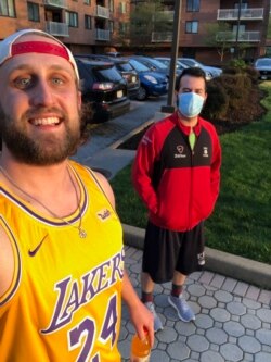 Zek Armstrong i Frensis Vilson u šetnji