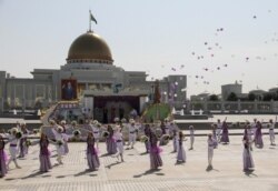FILE - Participants perform during a parade marking Independence Day in Ashgabat, Turkmenistan September 27, 2020. REUTERS/Vyacheslav Sarkisyan