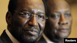 Mali's interim President Dioncounda Traore, left, with ECOWAS chairman, Ivory Coast President Alassane Ouattara, Abidjan, May 2012.