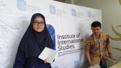Peneliti IIS UGM Arindha Nityasari (kiri) dan Indrawan Jatmika. (Foto: VOA/ Nurhadi)