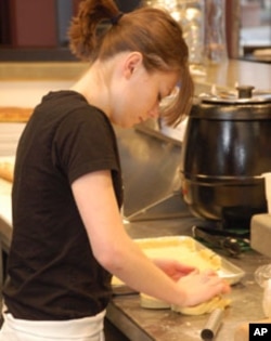 Christina Quinn, who aged out of foster care, hopes to become a hair stylist after receiving life skills training through 'Cakes for Cause'.