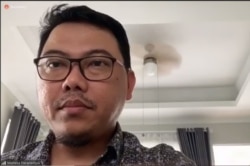 Ketua Pelaksana Harian Mitigasi Pengurus Besar Ikatan Dokter Indonesia (IDI) Mahesa Paranadipa Maikel dalam tangkapan layar. (Foto: VOA/Sasmito)