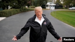 Predsednik Tramp daje izjave u dvorištu Bele kuće