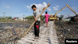 Sungai masih menjadi tempat pembuangan sampah oleh warga (foto: ilustrasi).
