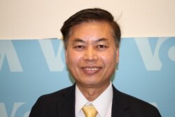 រូប​ឯកសារ៖ លោក យ័ប គឹមទឹង ​នៅ​ការិយាល័យ​វីអូអេក្នុង​រដ្ឋធានី​វ៉ាស៊ីនតោន​ កាល​ពី​ឆ្នាំ២០១៩។ (សាយ មុន្នី/VOA)