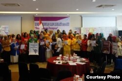 Caleg perempuan menyampaikan deklarasi anti hoax untuk Pemilu damai.(Foto courtesy: IDEA)