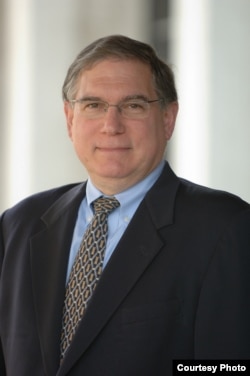 美国国立卫生研究院（NIH） 常务副院长塔巴克（Lawrence Tabak）