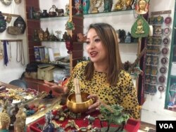 អ្នក​ស្រី ​Prabha Sherpa​ និយាយ​ថា​ក្មេង​ត្រូវ​បាន​បង្រៀន​អំពី​ផល​ប៉ះពាល់​លើ​បរិស្ថាន​ដែល​បណ្ដាល​មក​ពី​ថង​ប្លាស្ទិក ដែល​នេះ​ជួយ​ឲ្យ​មាន​ការ​យល់​ដឹង​អំពី​ការ​ដំណើរ​ឆ្ពោះ​ទៅ​មុខ​ដោយ​ឈប់​ប្រើ​ប្រាស់​ប្លាស្ទិក។