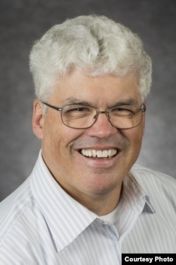 德保罗大学教授托马斯·莫开提斯(照片由本人提供)