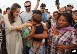 آنجلینا جولی در اردوگاه پناهندگان سازمان ملل در کلمبیا نزدیک به مرز ونزوئلا - آرشیو