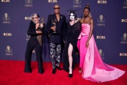 چند چهره از سریال ریلیتی «مسابقه زن پوشان روپال» در مراسم جایزه امی ۲۰۲۱