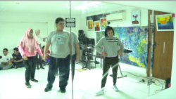 Ihsan dan teman seangkatannya di kelas tari WNBK PNJ