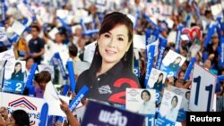 Para pendukung partai Palang Pracharath yang pro-militer dalam kampanye di Bangkok, 22 Maret 2019.