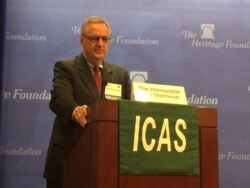 រូបឯកសារ៖ លោក​ David Shambaugh ​ជា​អ្នក​និពន្ធ​សៀវភៅ ​«កន្លែង​ដែល​មហា​អំណាច​ជួប​គ្នា៖ ​អាមេរិក​និង​ចិន​ នៅ​តំបន់​អាស៊ី​អាគ្នេយ៍» ​ឬ «Where Great Power Meet: America and China in South East Asia»។