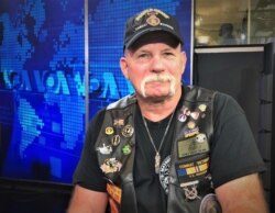 លោកពលបាល​ អាល់ បេលី ​អតីត​ទាហាន​ម៉ារីន​របស់​សហរដ្ឋ​អាមេរិកដែលចូលរួមប្រយុទ្ធក្នុងប្រតិបត្តិការសឹកម៉ាយ៉ាហ្កេ មានវត្តមាននៅទីស្នាក់ការកណ្តាលរបស់វីអូអេ នៅរដ្ឋធានីវ៉ាស៊ីនតោន កាលពីខែតុលា ឆ្នាំ២០១៩។