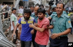 FILE - Suspected members of the banned Islamic militant outfit Ansarullah Bangla Team, Sadek Ali (second right) and Aminul Mollick (front left) are escorted by policemen along with another suspect from a court in Dhaka, Bangladesh, Aug. 19, 2015.